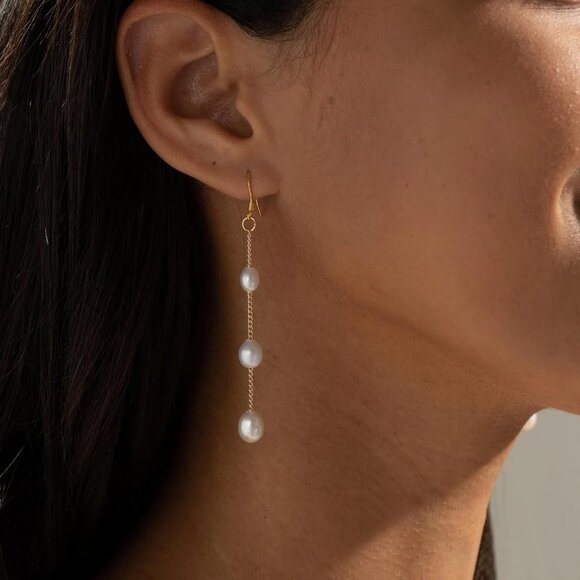 Women's White Pearl Drop Dangle Earrings Elegant Lightweight Casual Jewelry - Picture 2 of 7